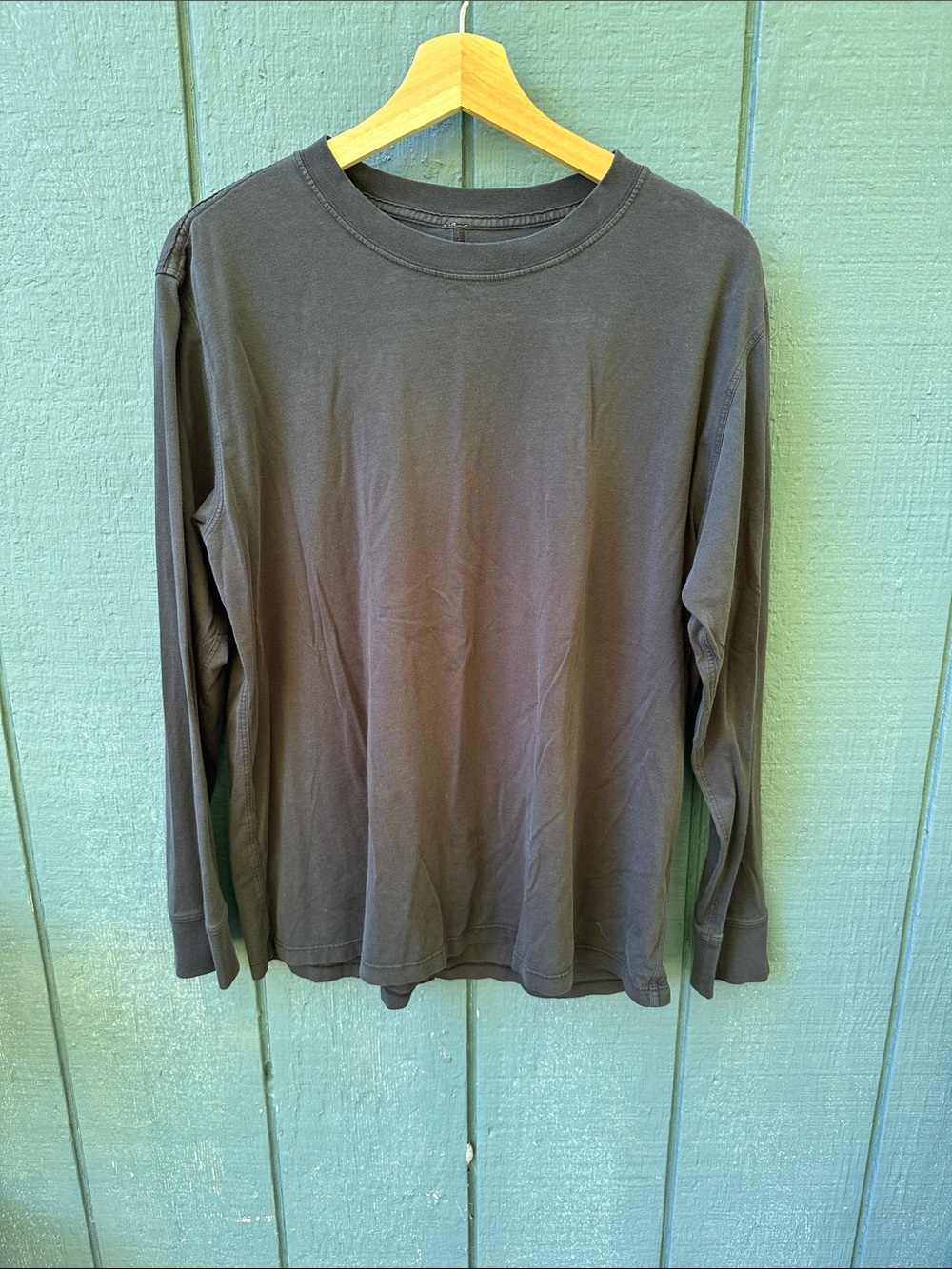 lululemon athletica Long Sleeve Crew Neck Tee in Charcoal